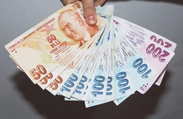 AYM'den alacak davaları için önemli karar: Müşterinin zararını banka ödeyecek